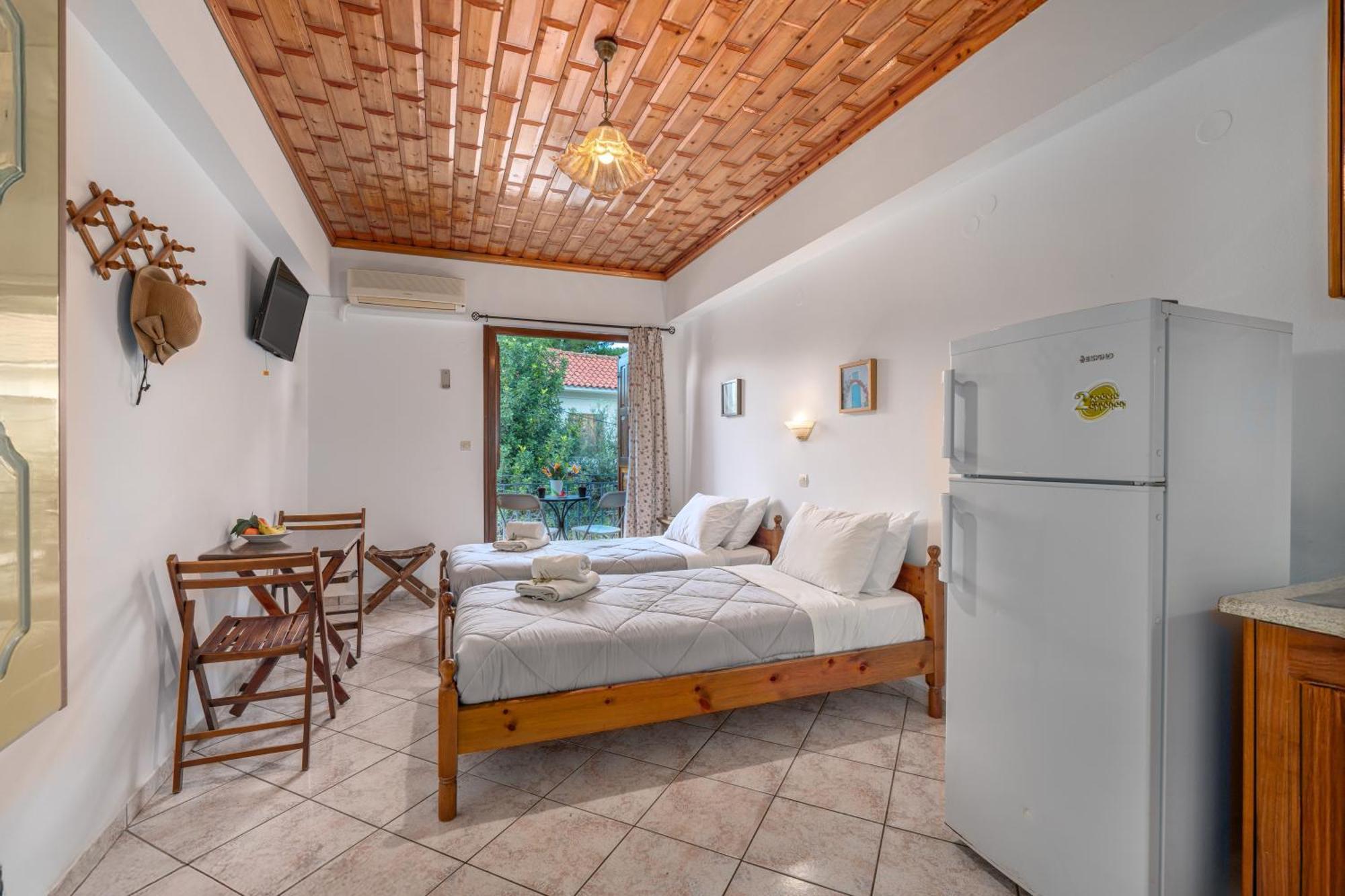Myrtoo Aparthotel Kyparission Exterior photo